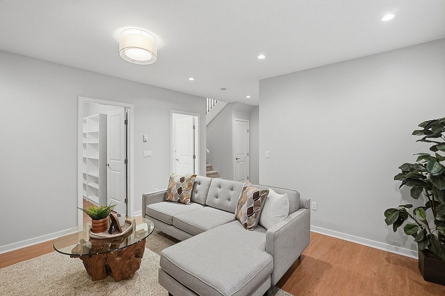 248 E 6th Street North Vancouver, BC - 12