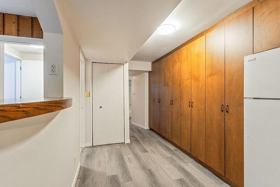 2370 Mountain Highway North Vancouver, BC - 28