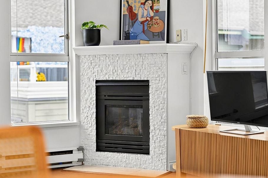 417 3480 Main Street Vancouver, BC - 4