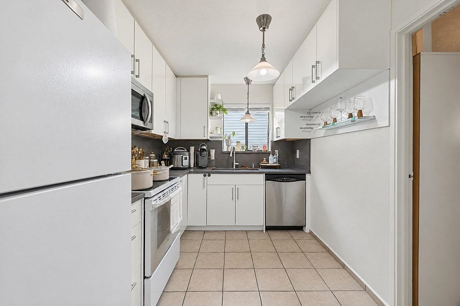 580 W 29th Street North Vancouver, BC - 12