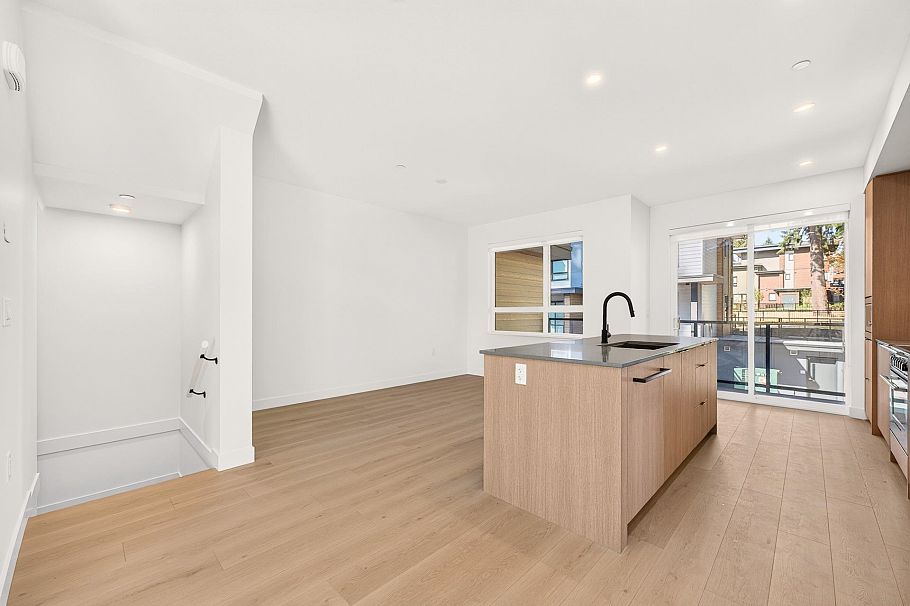 103 934 Lytton Street North Vancouver, BC - 2