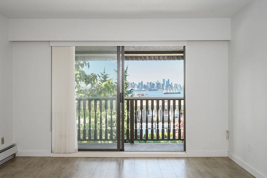 305 310 W 3rd Street North Vancouver, BC - 2