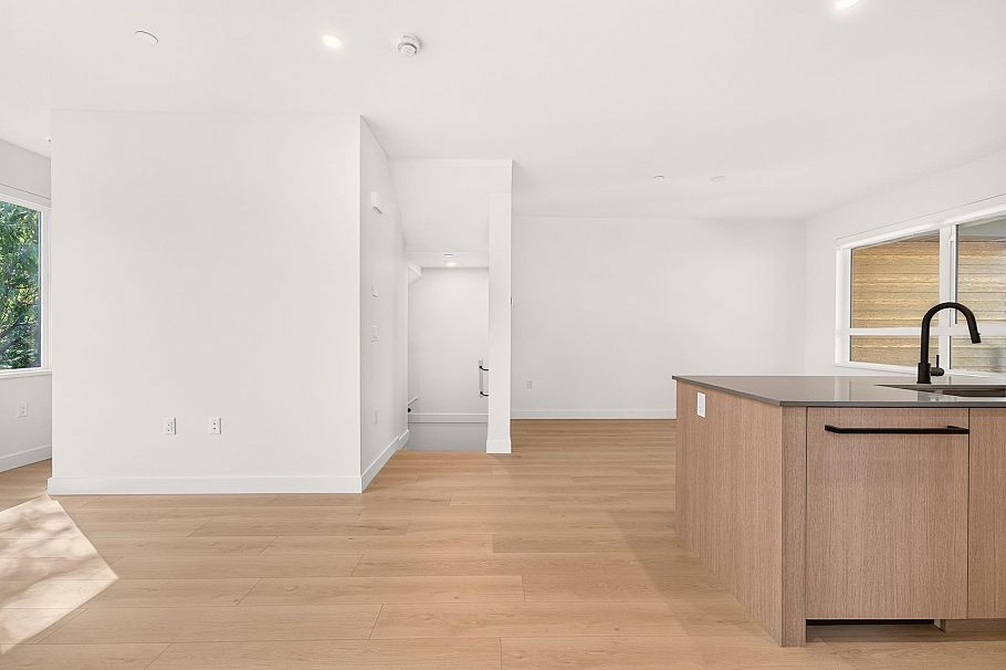 103 934 Lytton Street North Vancouver, BC - 11