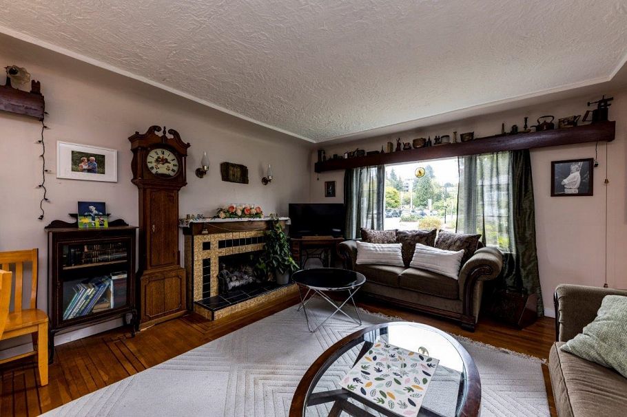 2057 Mahon Avenue North Vancouver, BC - 16