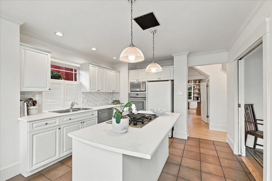 706 W 24th Avenue Vancouver, BC - 12