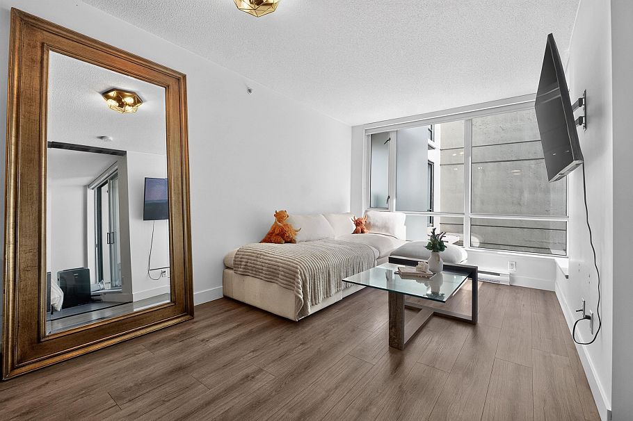 312 1082 Seymour Street Vancouver, BC - 3