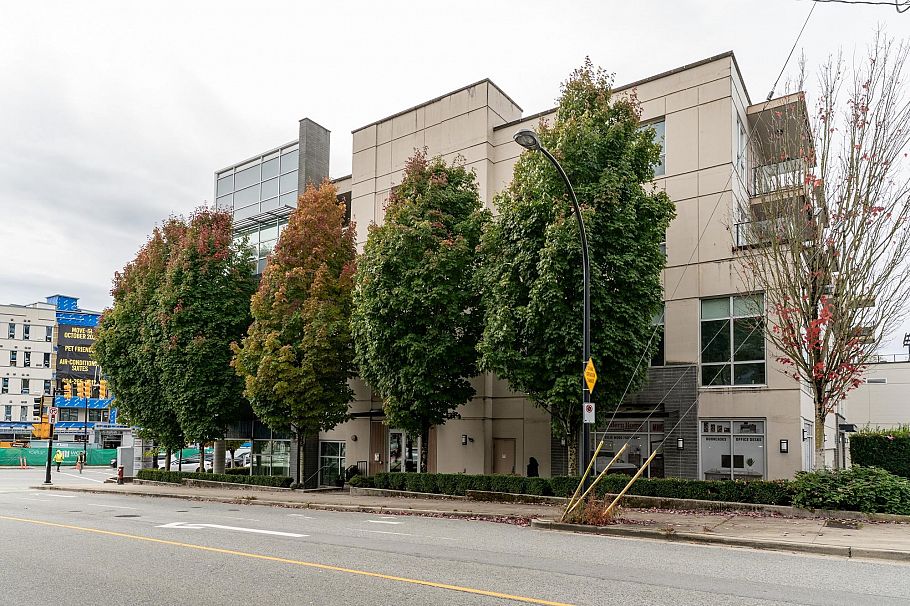 413 317 Bewicke Avenue North Vancouver, BC - 2