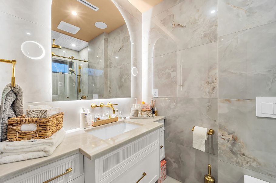 1443 W 57th Avenue Vancouver, BC - 14