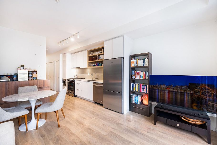 209 725 Marine Drive North Vancouver, BC - 9