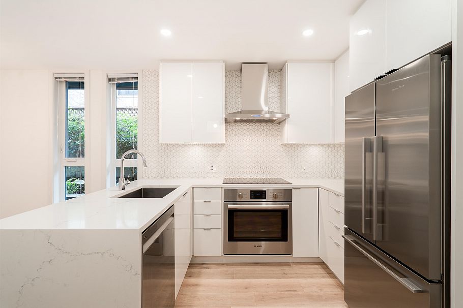 101 562 E 7th Avenue Vancouver, BC - 3