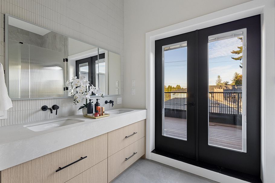 3 2017 E 23rd Avenue Vancouver, BC - 25