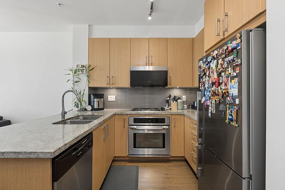 304 119 W 22nd Street Street North Vancouver, BC - 13