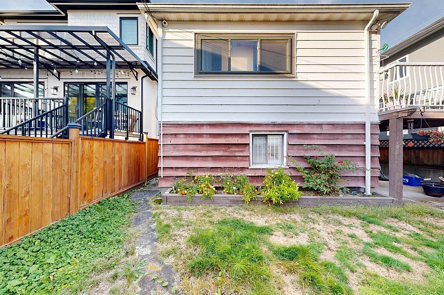 1222 E 51st Avenue Vancouver, BC - 32