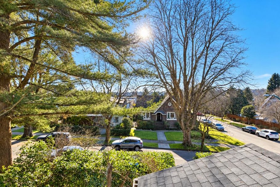 2491 W 14TH AVENUE, Vancouver BC V6K 2W4 Vancouver, BC - 2