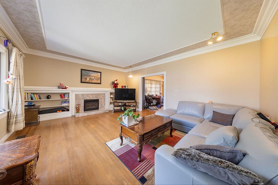 1986 W 43rd Avenue Vancouver, BC - 2