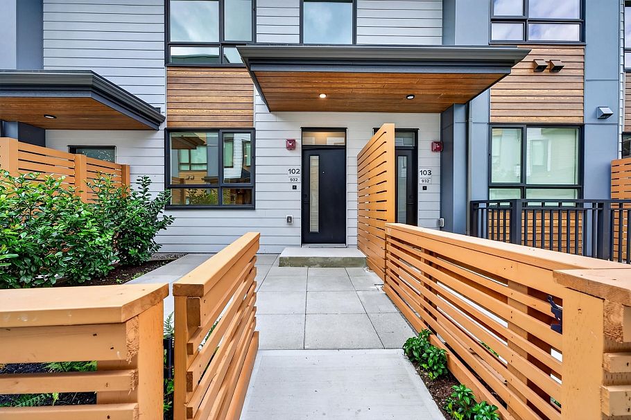 102 932 Lytton Street North Vancouver, BC - 2