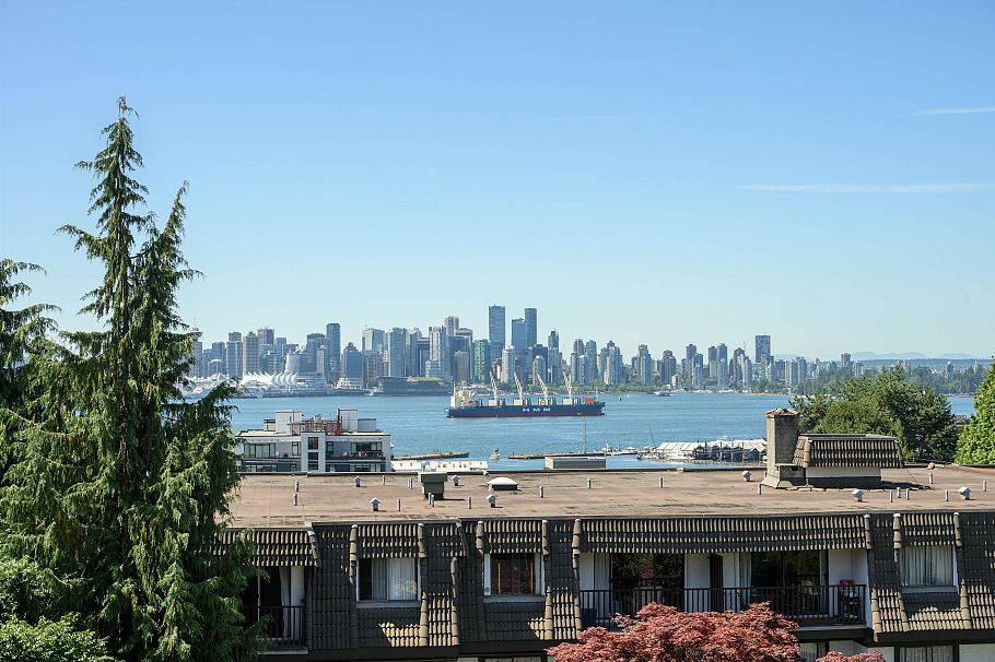 305 310 W 3rd Street North Vancouver, BC - 16
