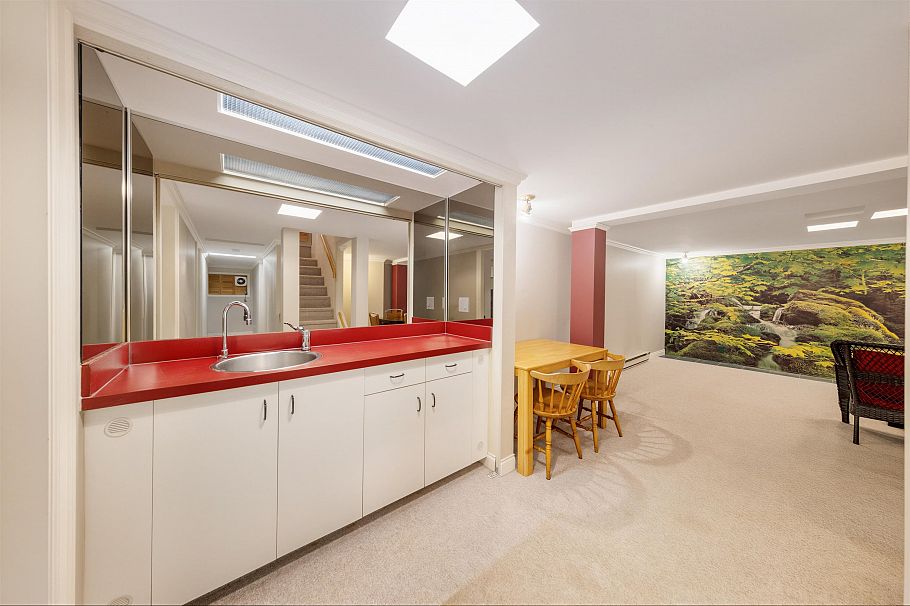1986 W 43rd Avenue Vancouver, BC - 15