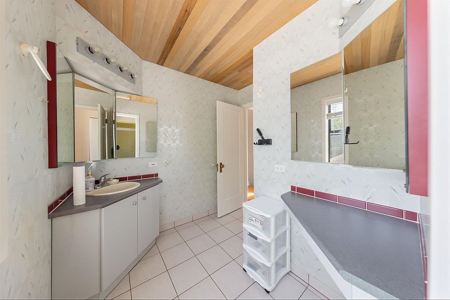 1986 W 43rd Avenue Vancouver, BC - 22