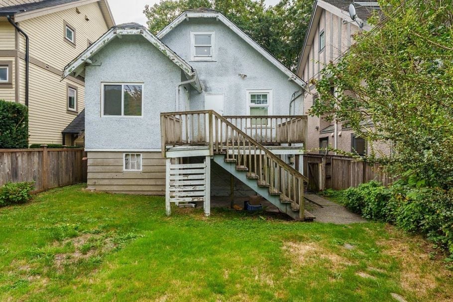 2645 W 6th Avenue Vancouver, BC - 3