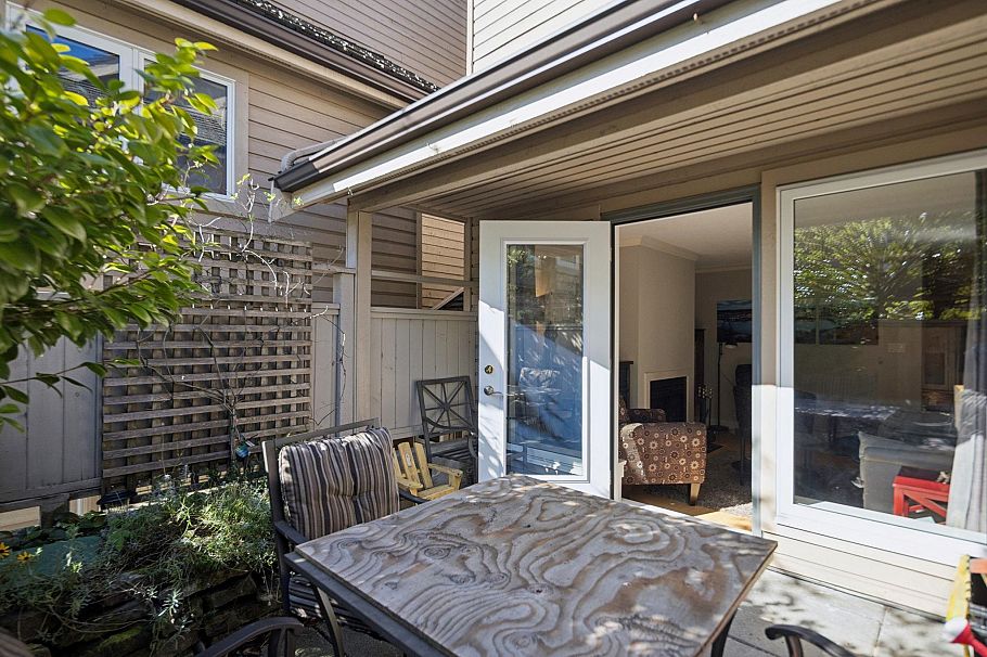 3 230 W 15th Street North Vancouver, BC - 15
