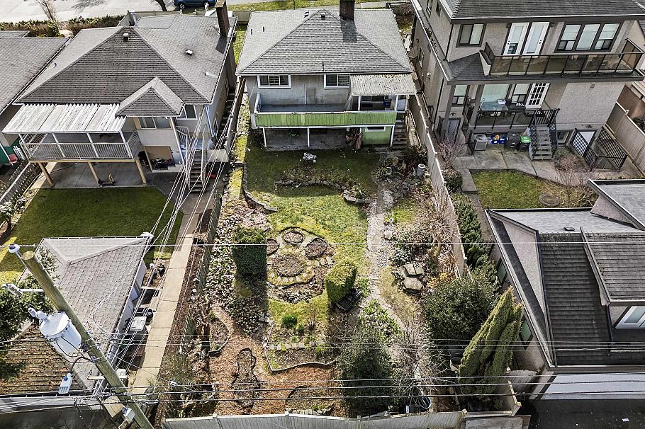3281 E 2nd Avenue Vancouver, BC - 31