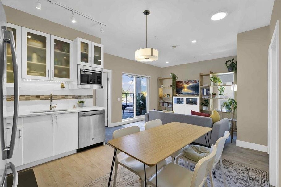 303 4882 Slocan Street Vancouver, BC - 17