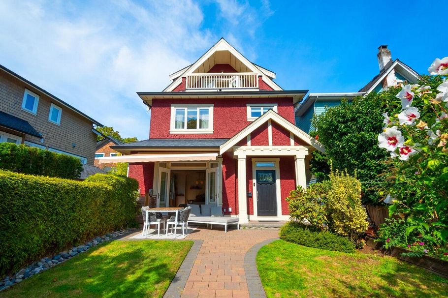 3485 W 2nd Avenue Vancouver, BC - 1