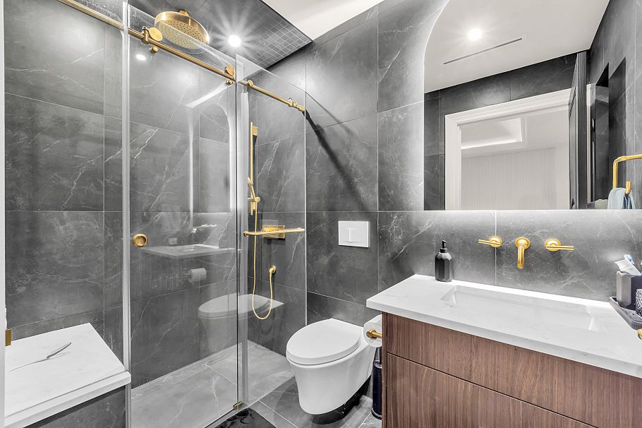 1443 W 57th Avenue Vancouver, BC - 16