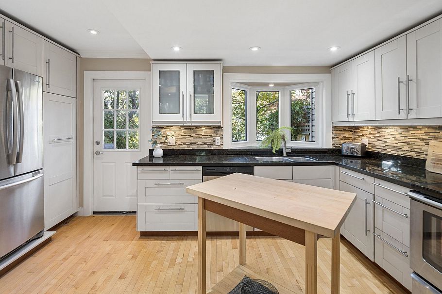 3 230 W 15th Street North Vancouver, BC - 8