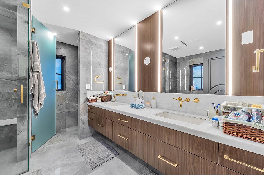 1443 W 57th Avenue Vancouver, BC - 11