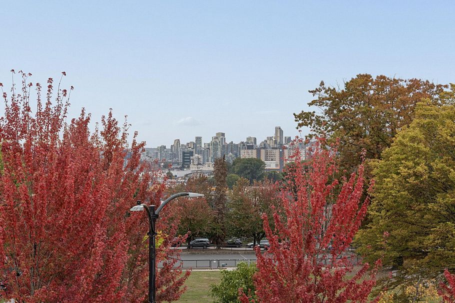 305 1707 Charles Street Vancouver, BC - 27