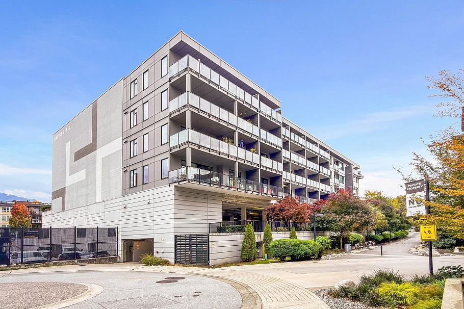 209 725 Marine Drive North Vancouver, BC - 2