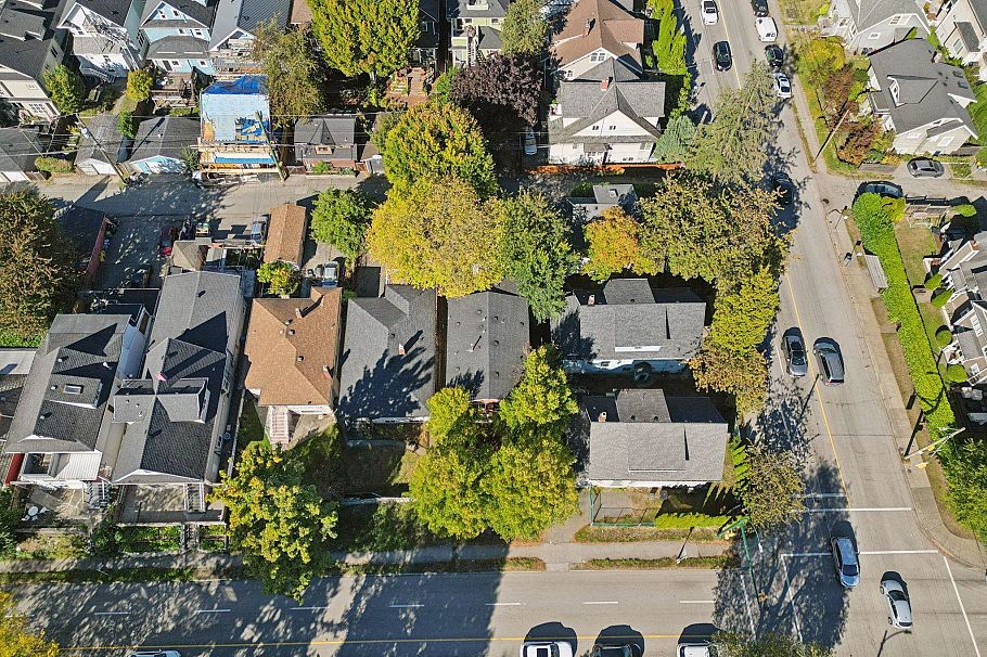 695 E 12th Avenue Vancouver, BC - 4