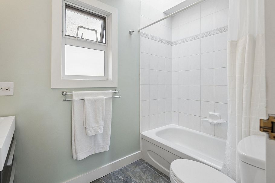 3 230 W 15th Street North Vancouver, BC - 28