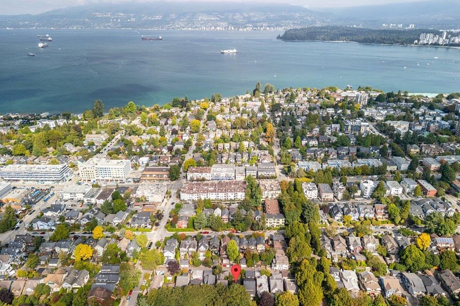 2645 W 6th Avenue Vancouver, BC - 12