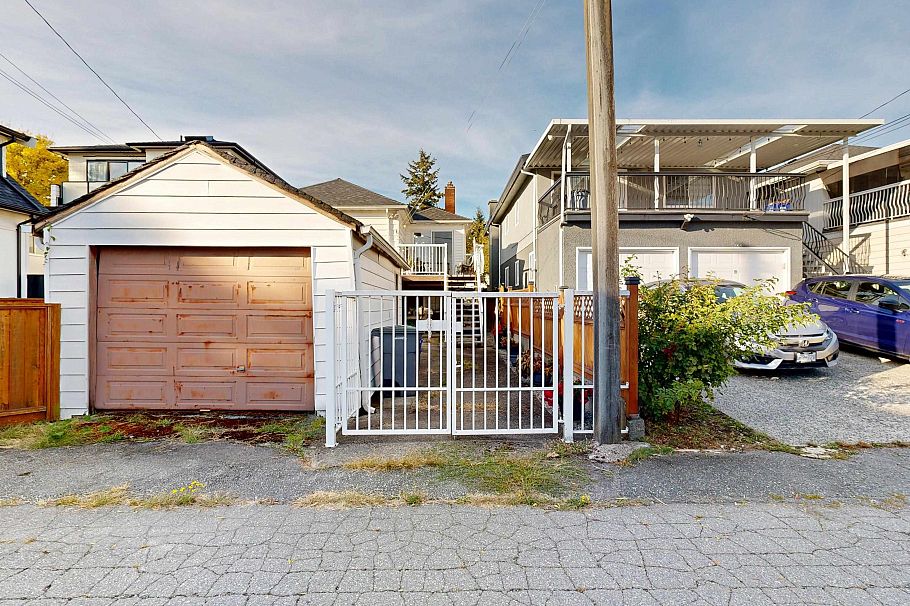 1222 E 51st Avenue Vancouver, BC - 35