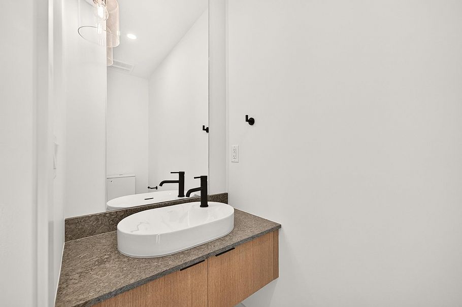 103 932 Lytton Street North Vancouver, BC - 18