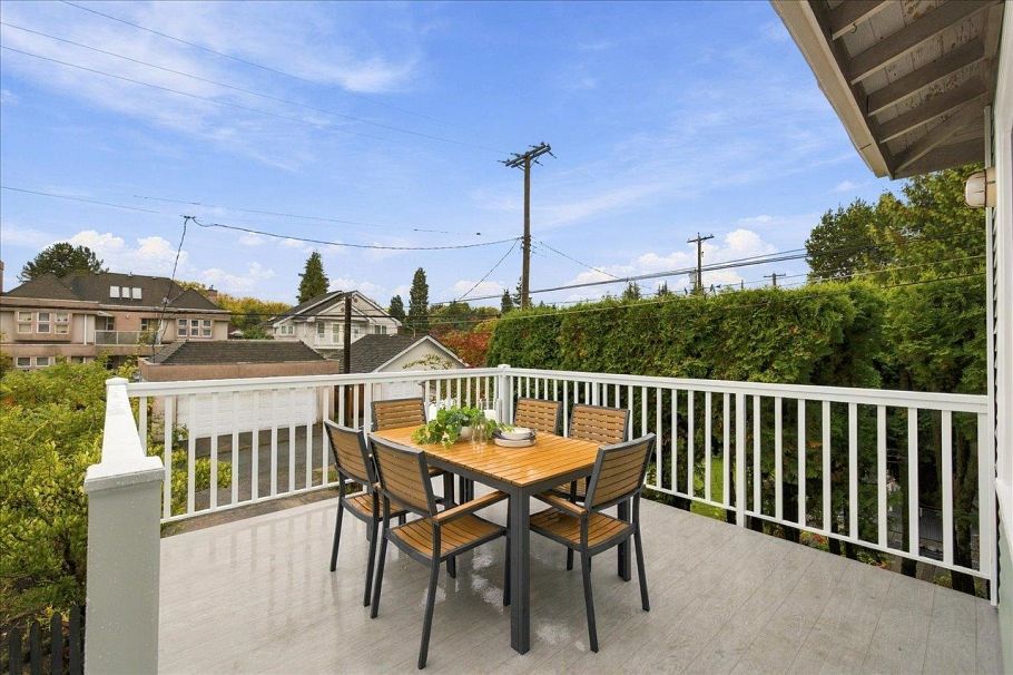 706 W 24th Avenue Vancouver, BC - 19