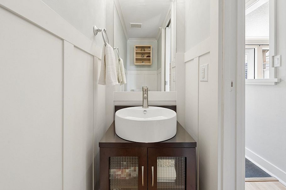 3 230 W 15th Street North Vancouver, BC - 19
