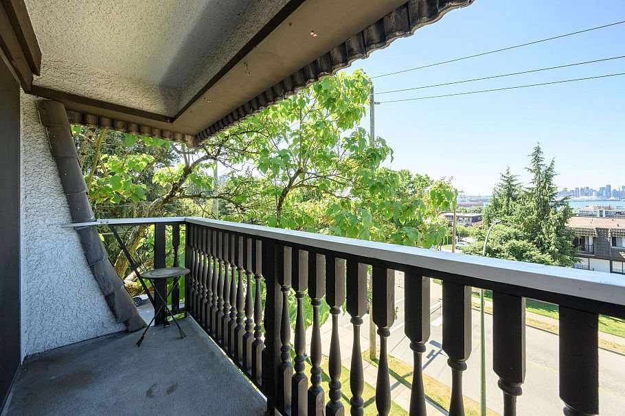 305 310 W 3rd Street North Vancouver, BC - 17