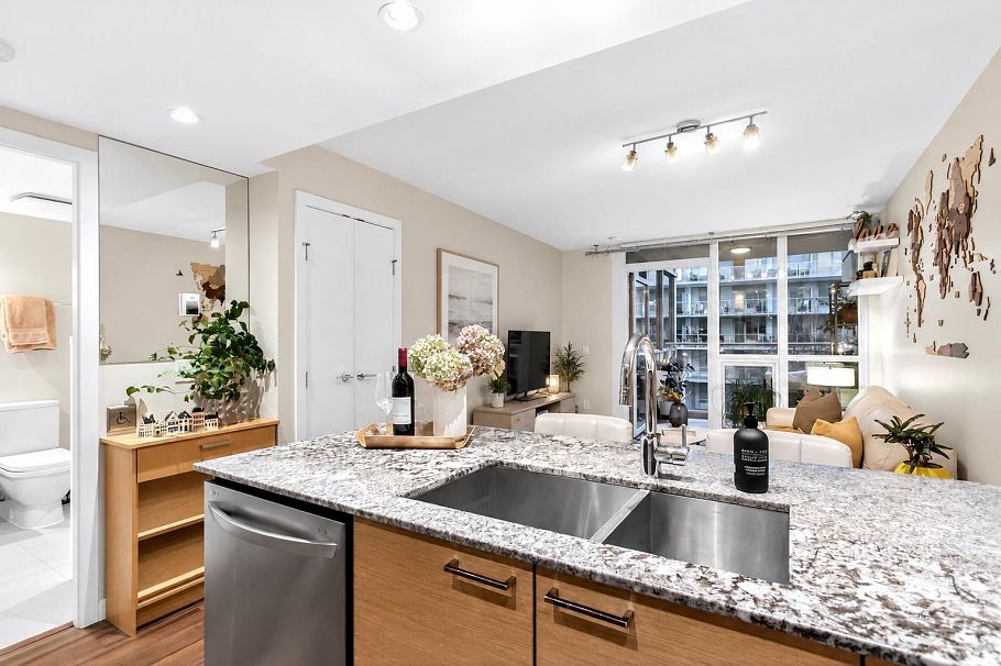 413 135 E 17 Street North Vancouver, BC - 7