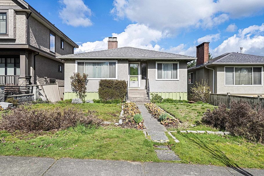 3281 E 2nd Avenue Vancouver, BC - 1