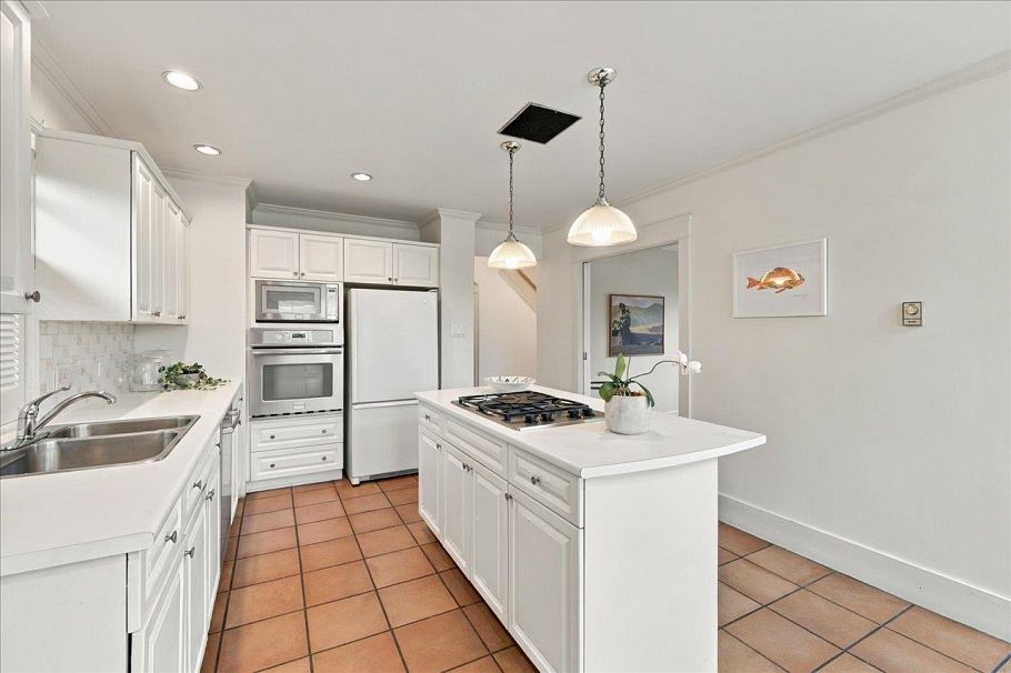 706 W 24th Avenue Vancouver, BC - 13