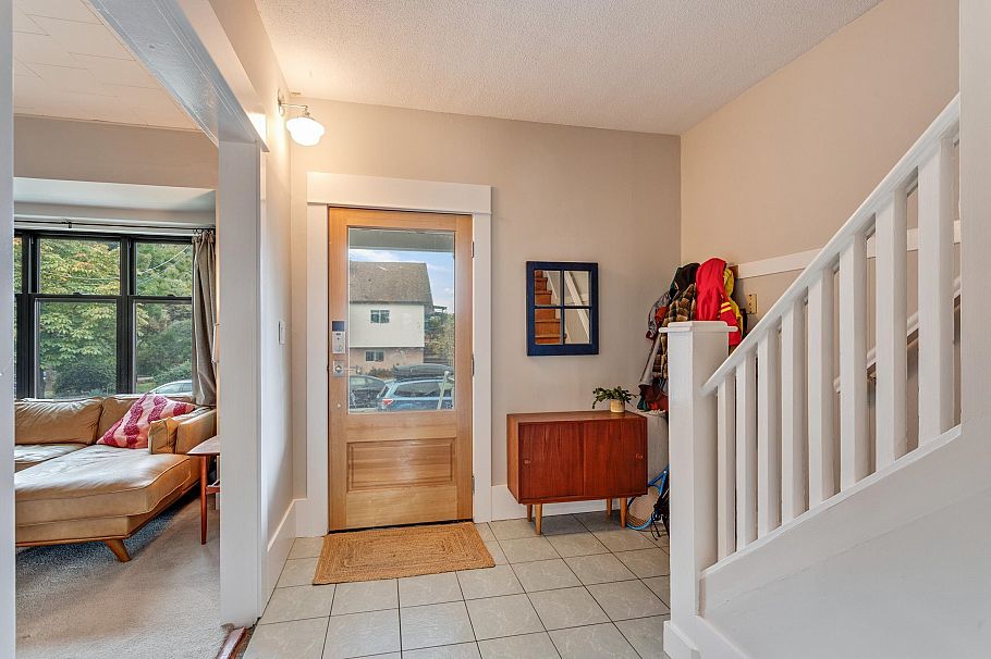 1444 Lakewood Drive Vancouver, BC - 2