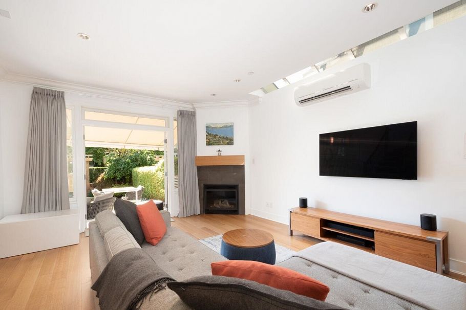 3485 W 2nd Avenue Vancouver, BC - 2