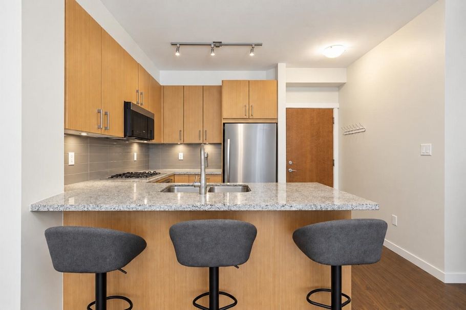 304 119 W 22nd Street Street North Vancouver, BC - 11