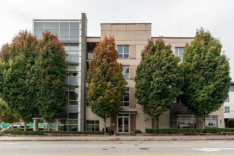 413 317 Bewicke Avenue North Vancouver, BC - 1