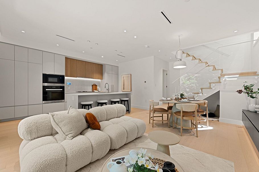 1 2926 W 12th Avenue Vancouver, BC - 2