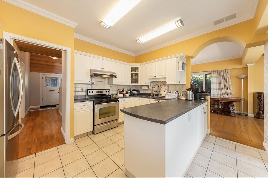 1986 W 43rd Avenue Vancouver, BC - 8